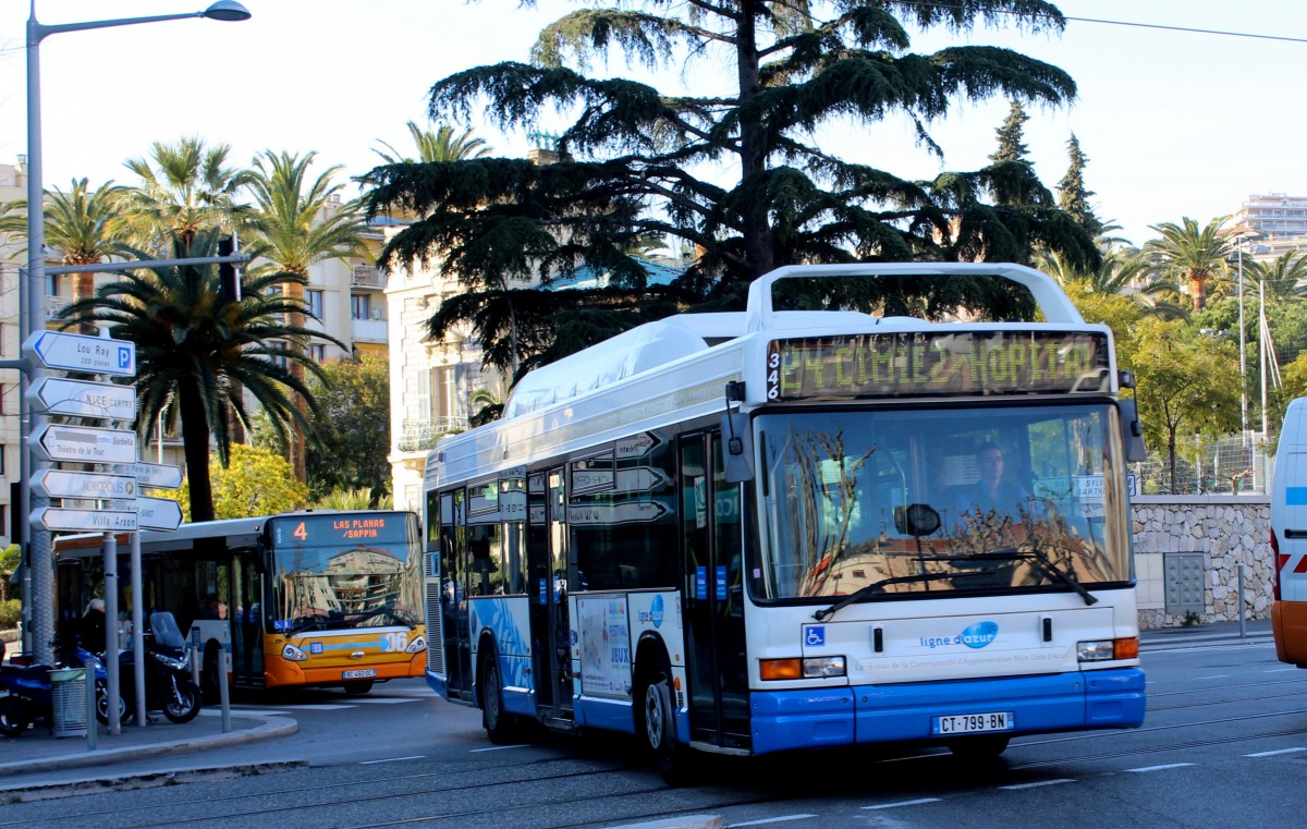 Nice / Nizza Lignes d'Azur Buslinie 24 Place de la Fontaine de Temple am 11. Februar 2015.