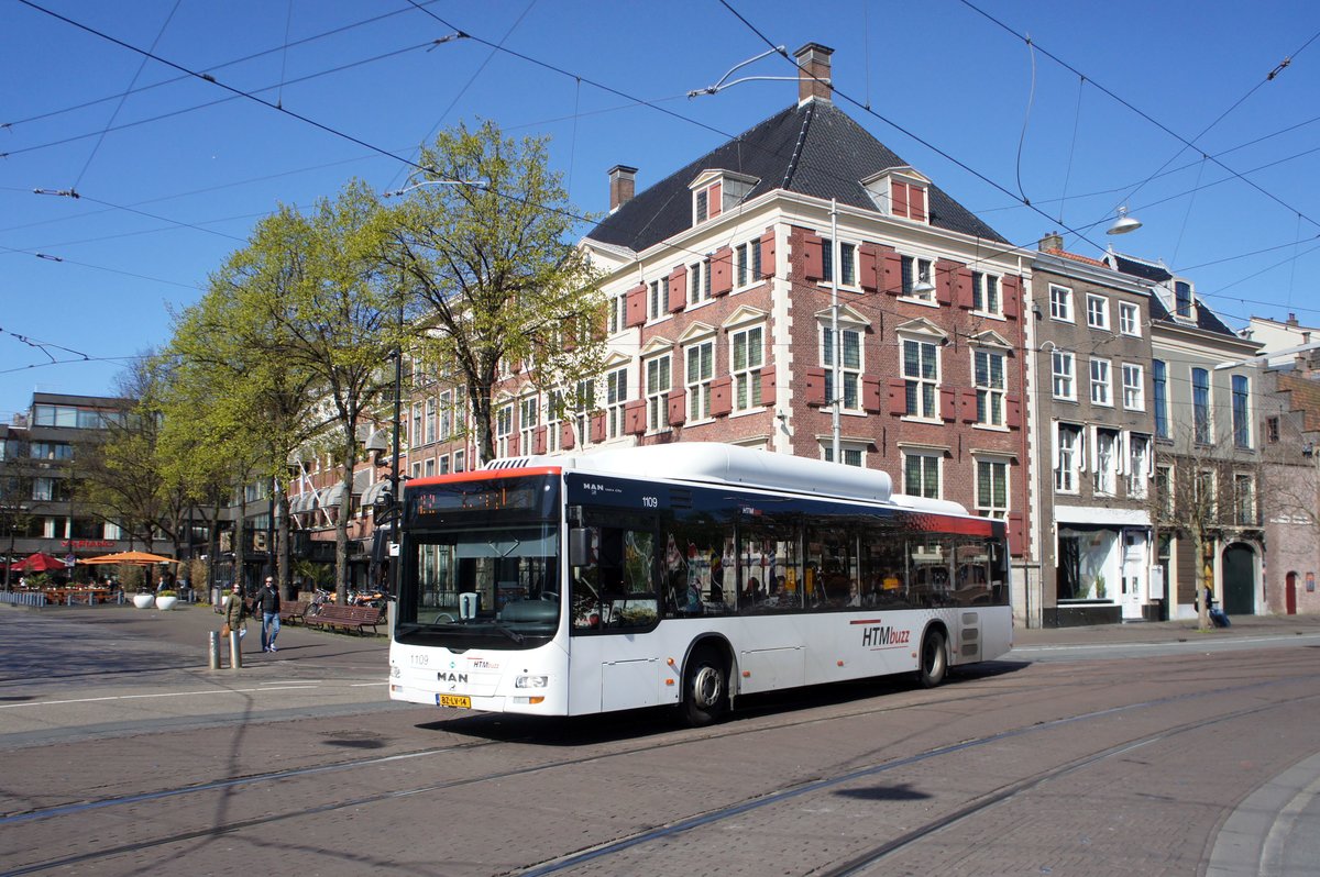 Niederlande / Stadtbus Den Haag: MAN Lion's City CNG (Wagennummer 1109) von HTM Personenvervoer N.V., aufgenommen im April 2016 in der Innenstadt von Den Haag.