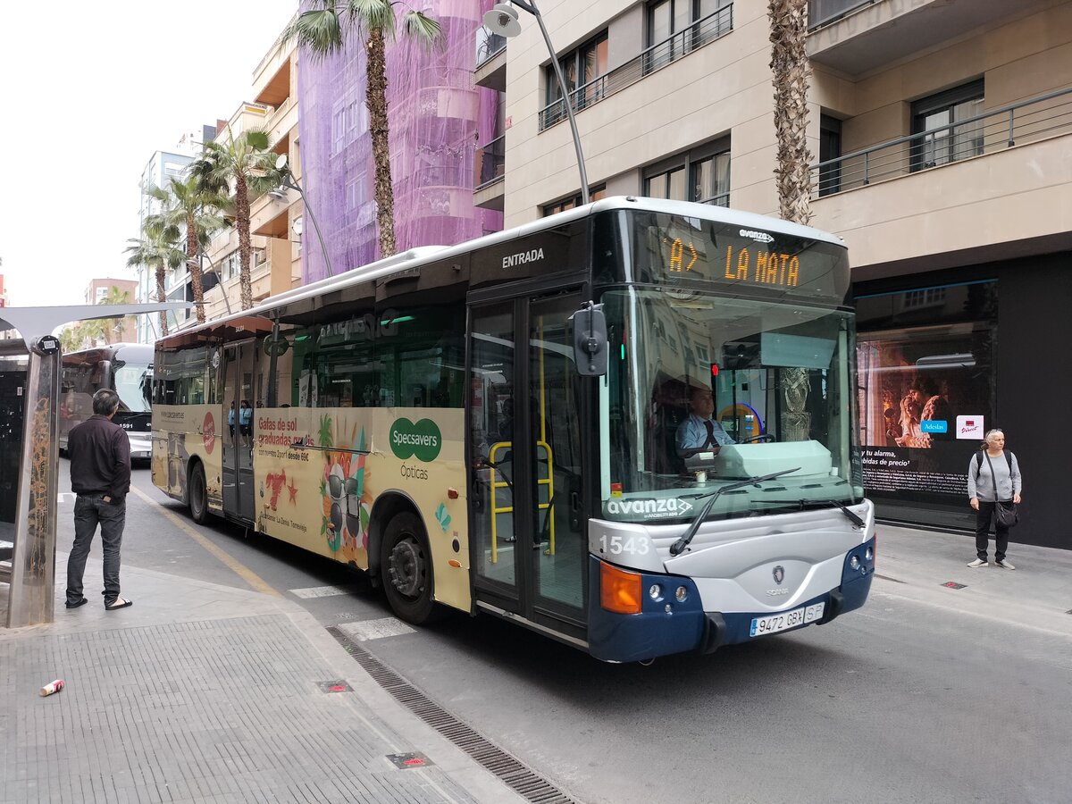 Noge Cittour LE, Wagen 1543 der Firma Avanza (ehem. Costa Azul), verlässt die Haltestelle Ramon Gallud als Linie A in Torrevieja am 25.04.2024