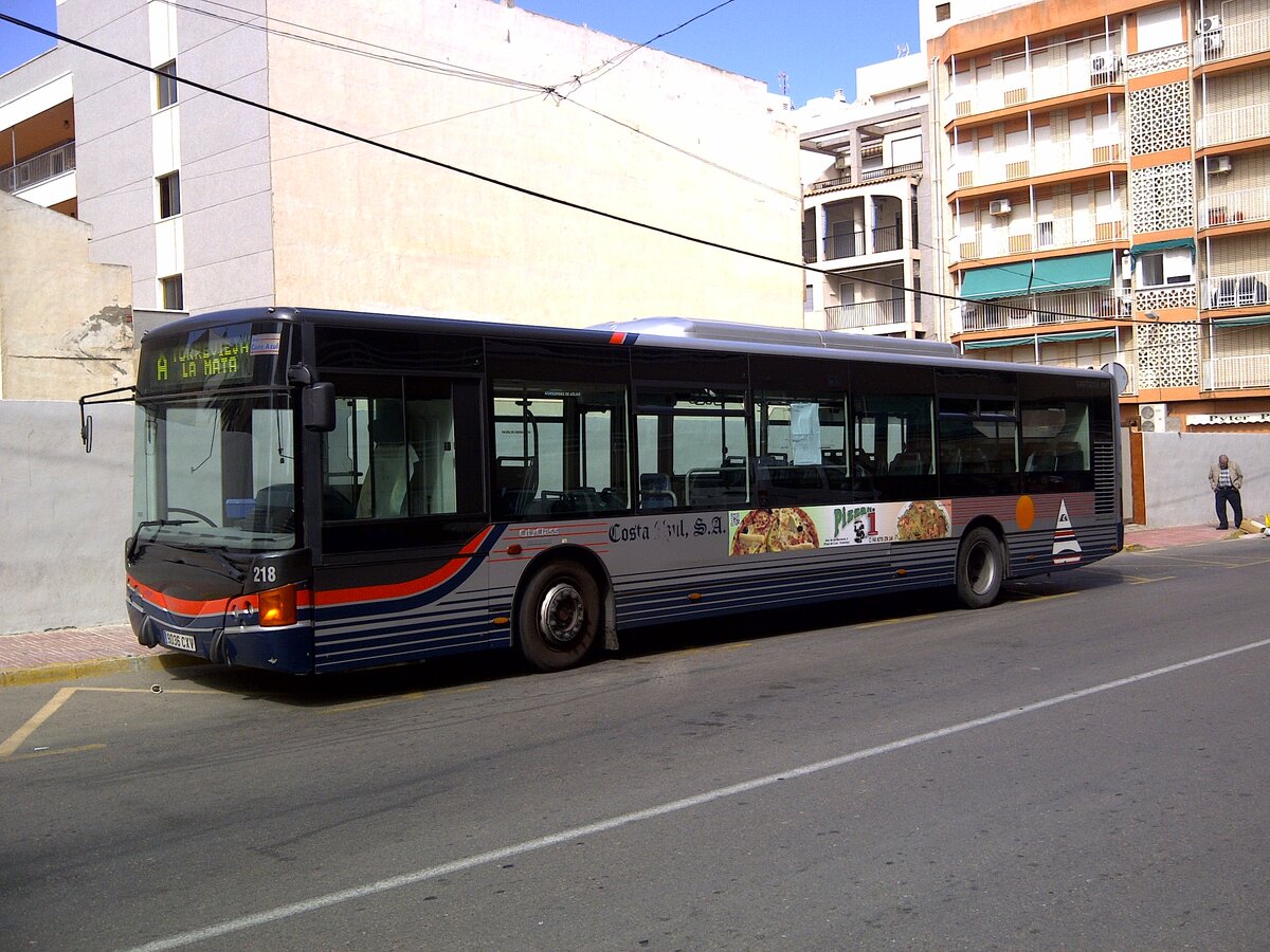 Noge Cittour, Wagen 218, Basis Iveco CityClass, Firma Costa Azul, wartet an der Endhaltestelle in La Mata bei Torrevieja am 20.04.2013.