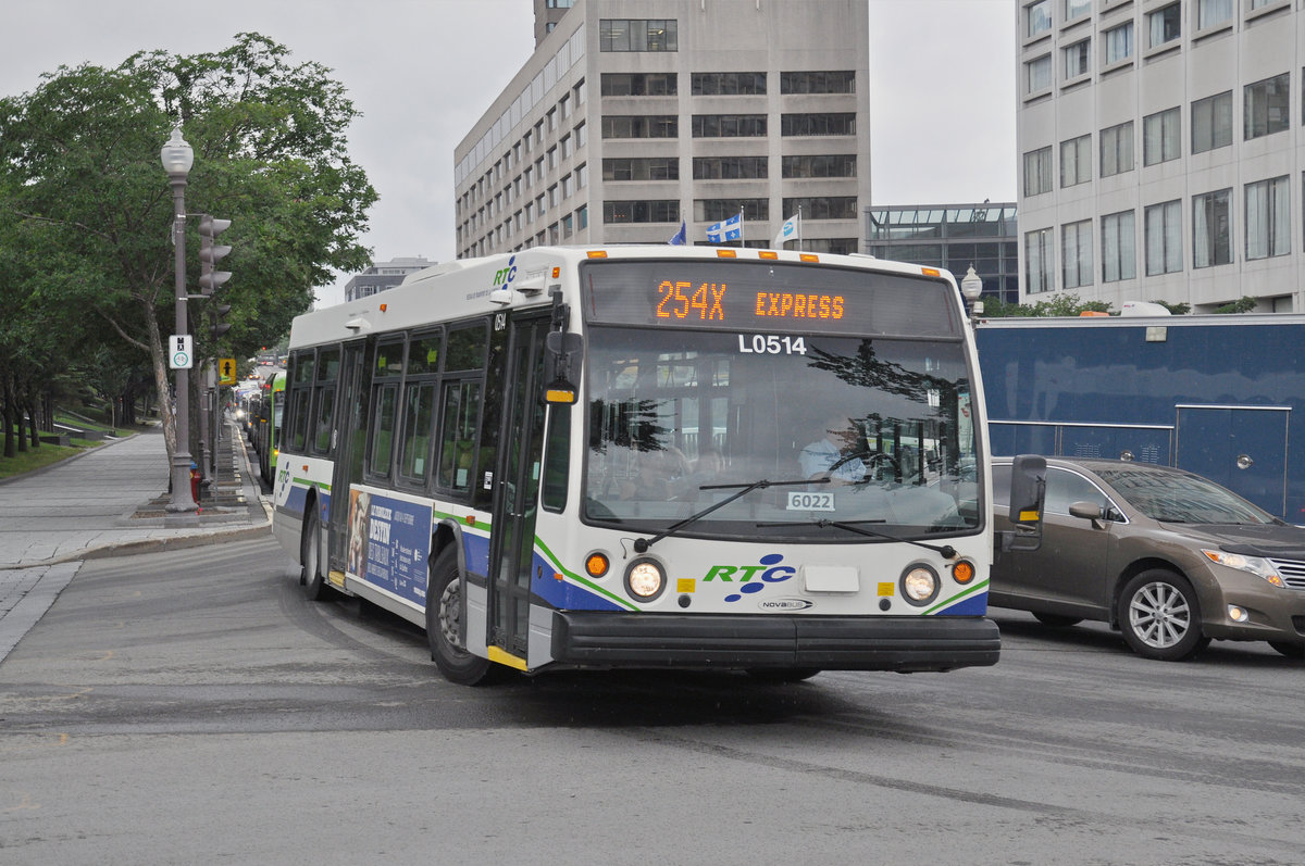 Nova Bus 0514, der RTC Réseau de transport de la capitale, auf der Linie 254X, ist in Quebec unterwegs. Die Aufnahme stammt vom 19.07.2017.