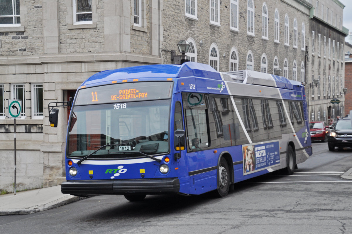 Nova Bus 1518, der RTC Réseau de transport de la capitale, auf der Linie 11, ist in Quebec unterwegs. Die Aufnahme stammt vom 19.07.2017.