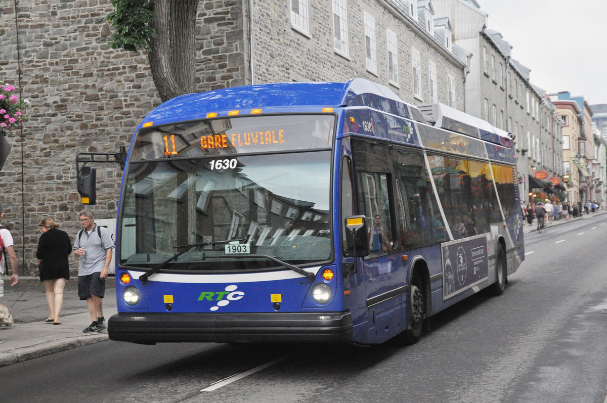 Nova Bus 1630, der RTC Réseau de transport de la capitale, auf der Linie 11, ist in Quebec unterwegs. Die Aufnahme stammt vom 19.07.2017.