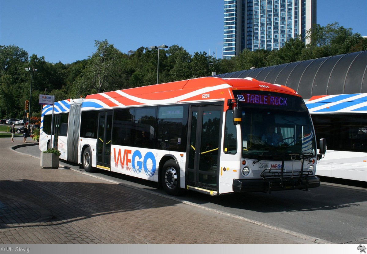 Nova Bus LFX Artic  WEGO # 5204  aufgenommen am 8. September 2013 in Niagara Falls, Ontario / Canada.
