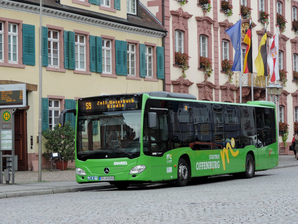 Offenburg - 30. Oktober 2019 : Citaro C2 auf der Linie S9 beim Rathaus