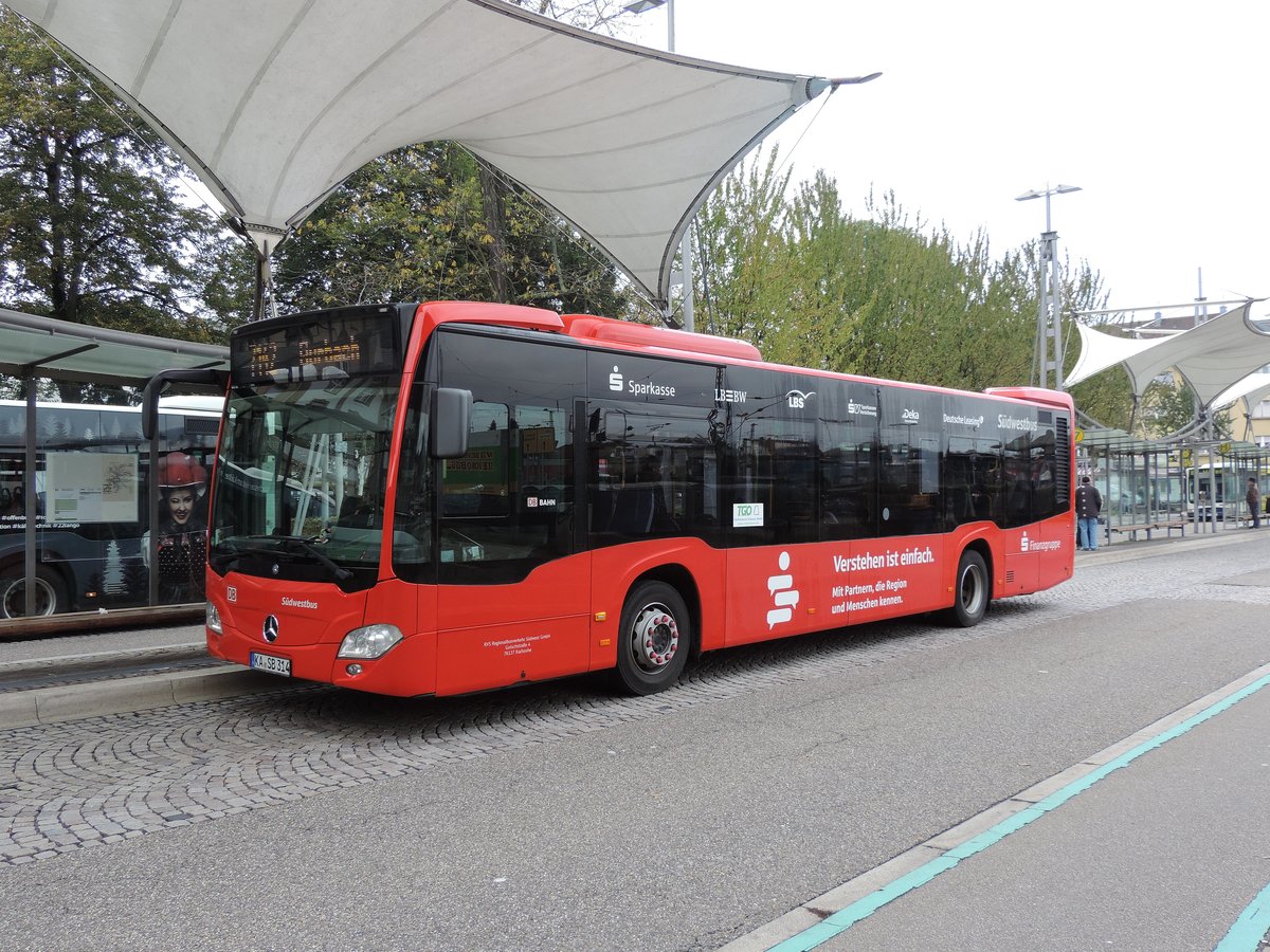 Offenburg - 30. Oktober 2019 : Citaro C2 von Südwestbus auf der Linie 7142 nach Durbach.