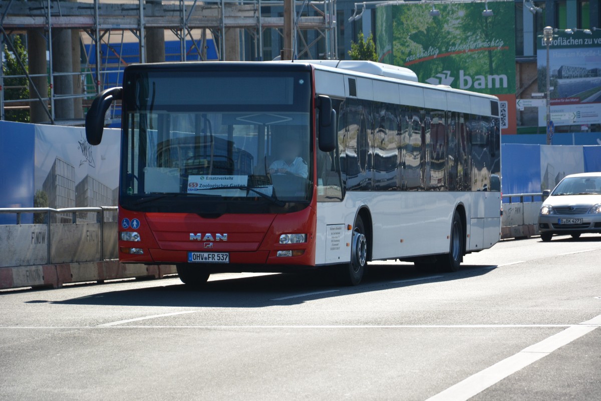 OHV-FR 537 fährt am 18.07.2015 für die S-Bahn Berlin Schienenersatzverkehr. Aufgenommen wurde ein MAN Lion's City / Berlin Rahel-Hirsch-Straße.
