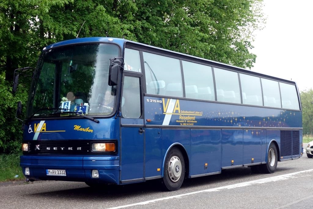 Oldtimer Setra S 215 HD  VA Selbstbestimmt Leben , 2. Europäisches Oldtimerbustreffen Wissembourg/Elsass 27.04.2019 