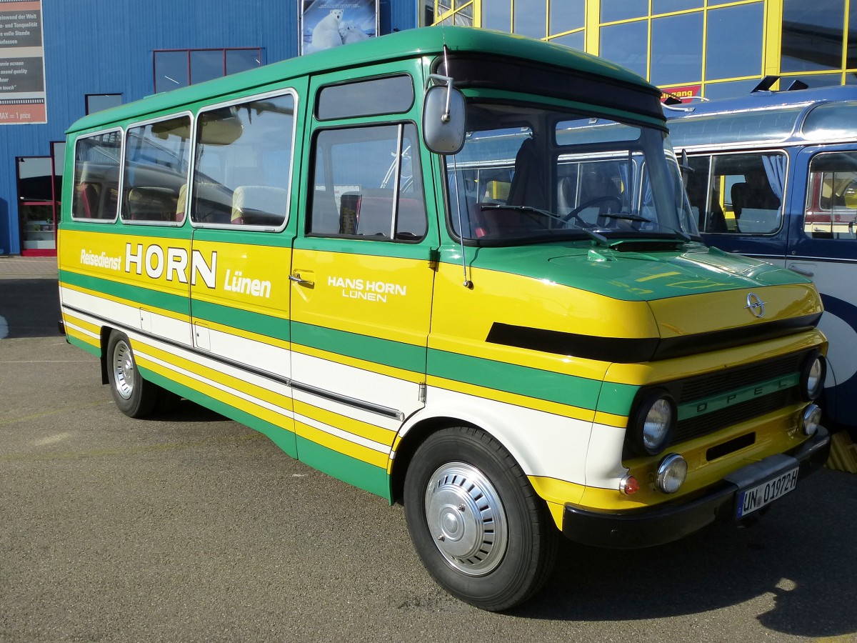 Opel, Kleinbus, ausgestellt beim Europatreffen historischer Busse in Sinsheim, April 2014