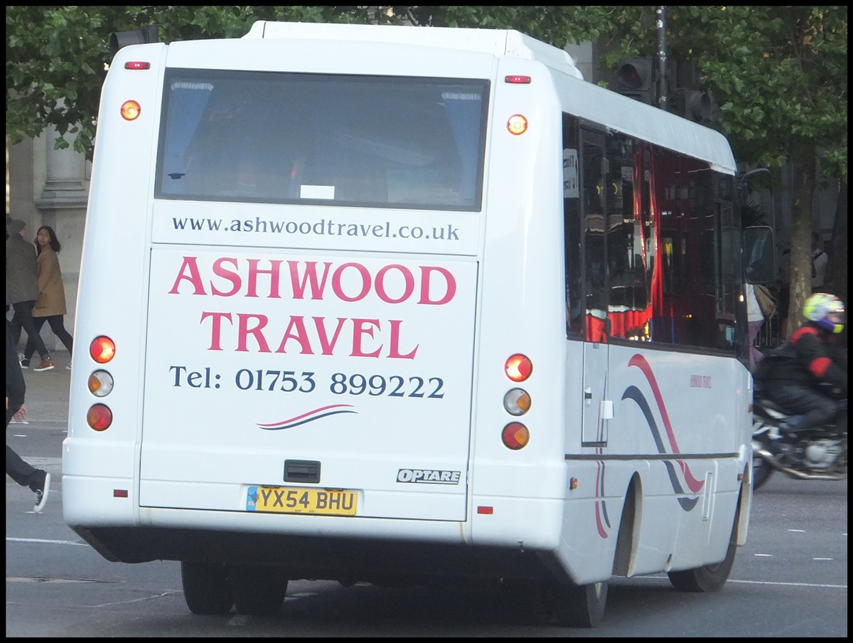 Optare von Ashwood Travel aus England in London am 23.09.2013