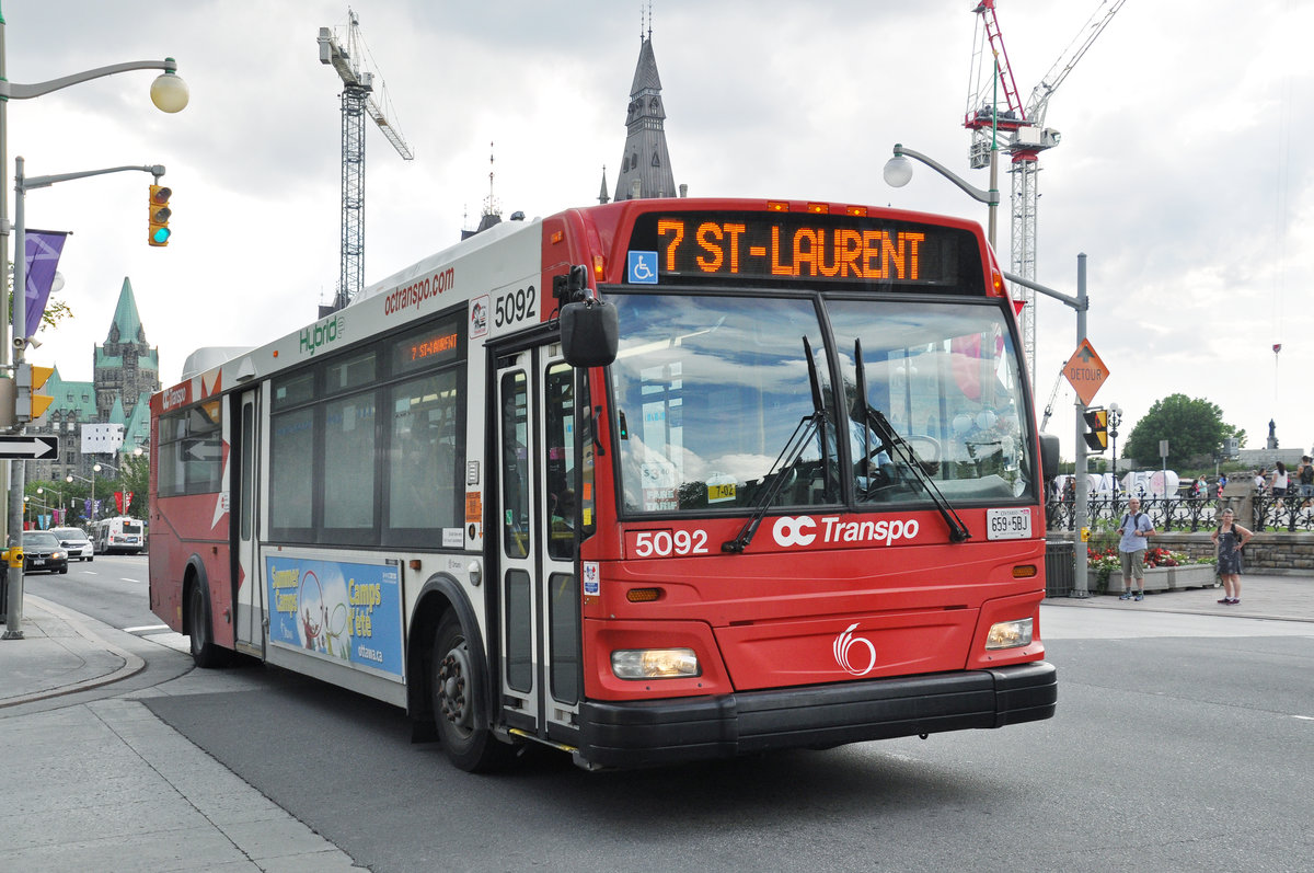 Orion VII Hybrid Bus mit der Nummer 5092, auf der Linie 7 unterwegs in Ottawa. Die Aufnahme stammt vom 17.07.2017.