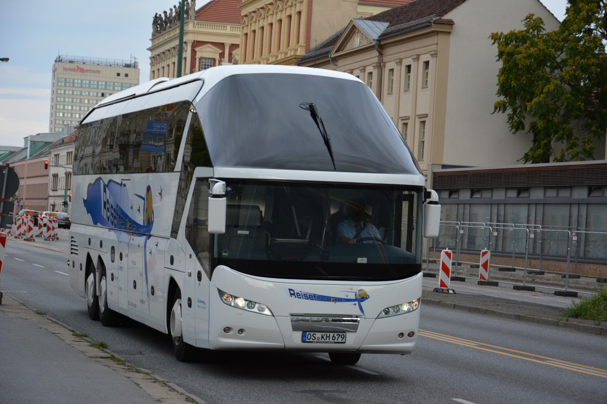 OS-KH 679 bei der Durchfahrt in Potsdam auf der Breite Straße am 15.08.2014.