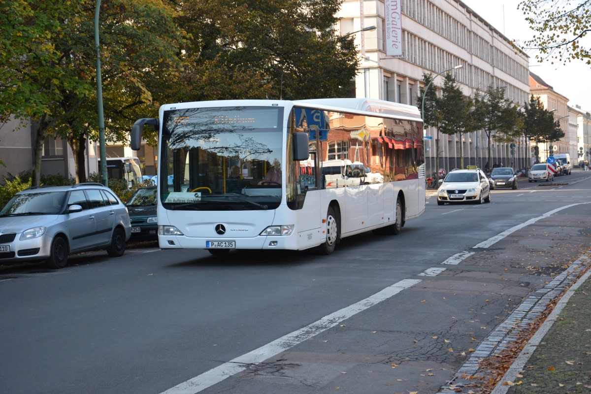 P-AC 135 ist am 27.10.2014 unterwegs auf der Linie 692 zum Klinikum. Aufgenommen wurde ein Mercedes Benz Low Entry am Bassinplatz in Potsdam.

