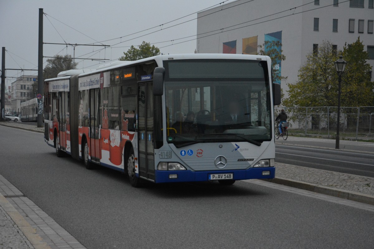 P-AV 148 (Mercedes Benz O530 vom Betriebshof Potsdam) fährt am 25.10.2014 auf der Linie 631 zum Hbf Potsdam. Aufgenommen zwischen Potsdam, Platz der Einheit und Landtag.
