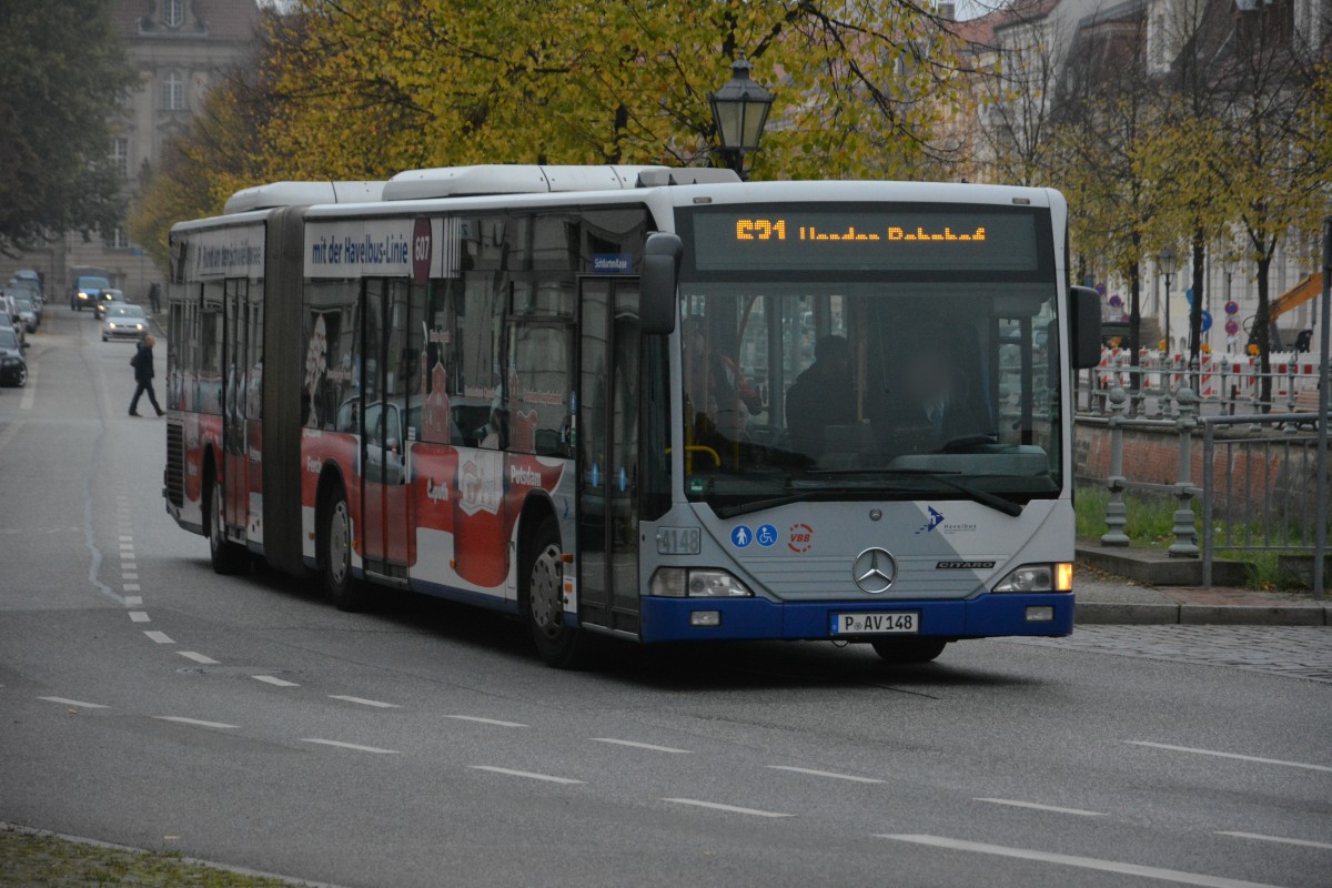 P-AV 148 (Mercedes Benz O530 vom Betriebshof Potsdam) fährt am 25.10.2014 auf der Linie 631 nach Werder Havel. Aufgenommen zwischen Potsdam, Platz der Einheit und Landtag.

