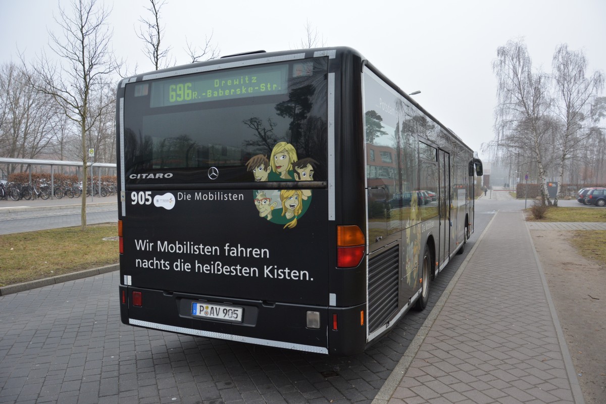 P-AV 905 am S-Bahnhof Griebnitzsee auf der Linie 696. Aufgenommen am 07.03.2014.