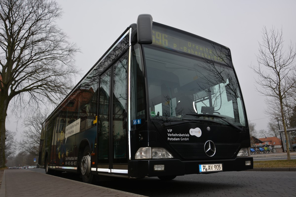 P-AV 905 am S-Bahnhof Griebnitzsee auf der Linie 696. Aufgenommen am 07.03.2014.