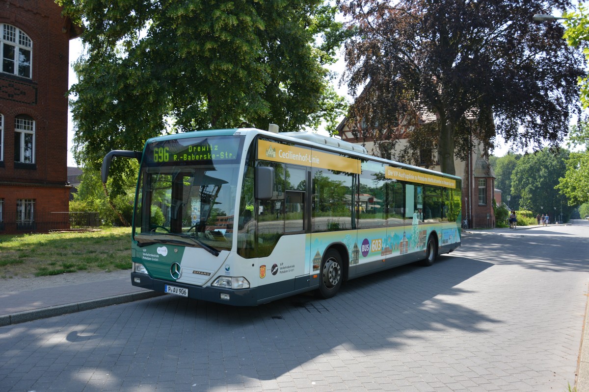 P-AV 906 am 10.06.2014 auf der Linie 696 unterwegs.