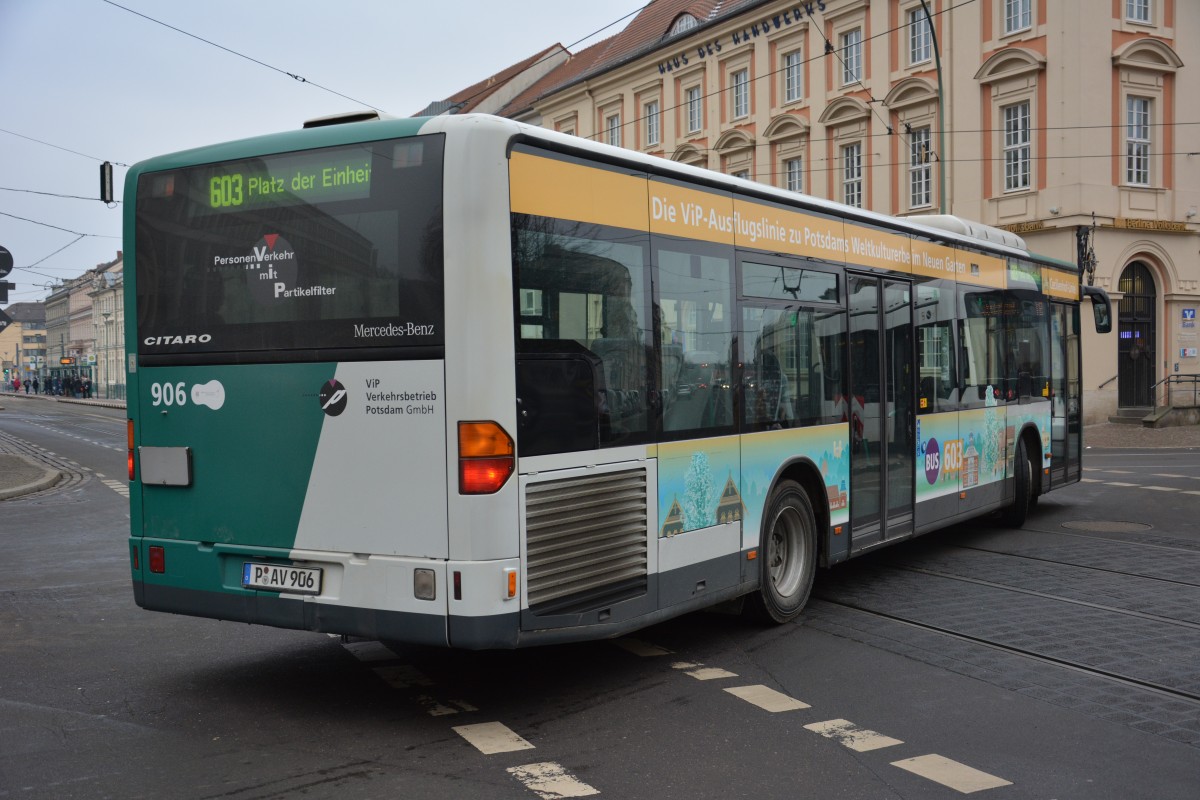 P-AV 906 fährt am 07.02.2015 auf der Linie 603 zum Platz der Einheit. Aufgenommen wurde ein Mercedes Benz Citaro, Potsdam Platz der Einheit.
