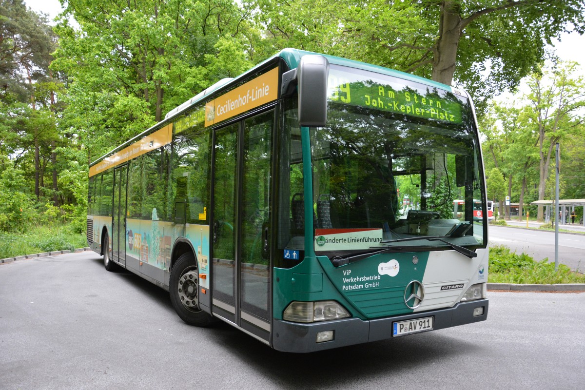 P-AV 911 auf der Linie 699 am Bahnhof Rehbrücke. Aufgenommen am 12.05.2014.
