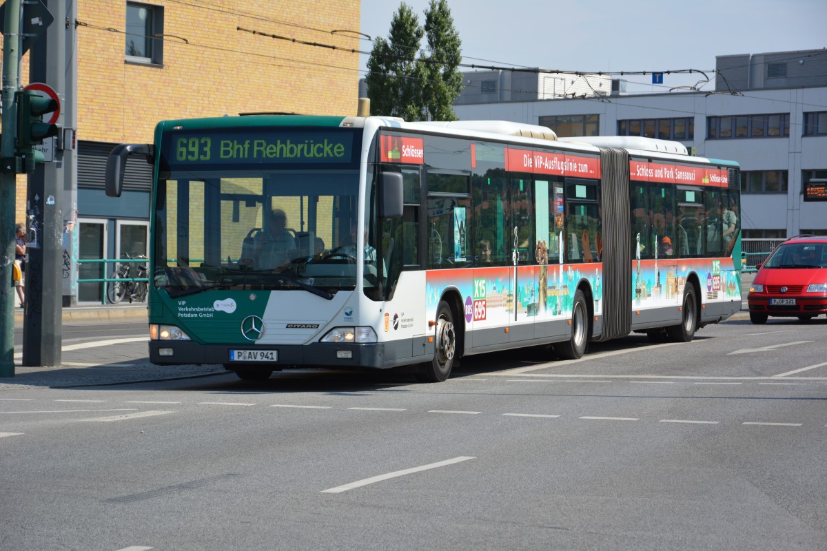 P-AV 941 ist am 05.07.2014 auf der Linie 693 auf dem Weg zum Bahnhof Rehbrücke.