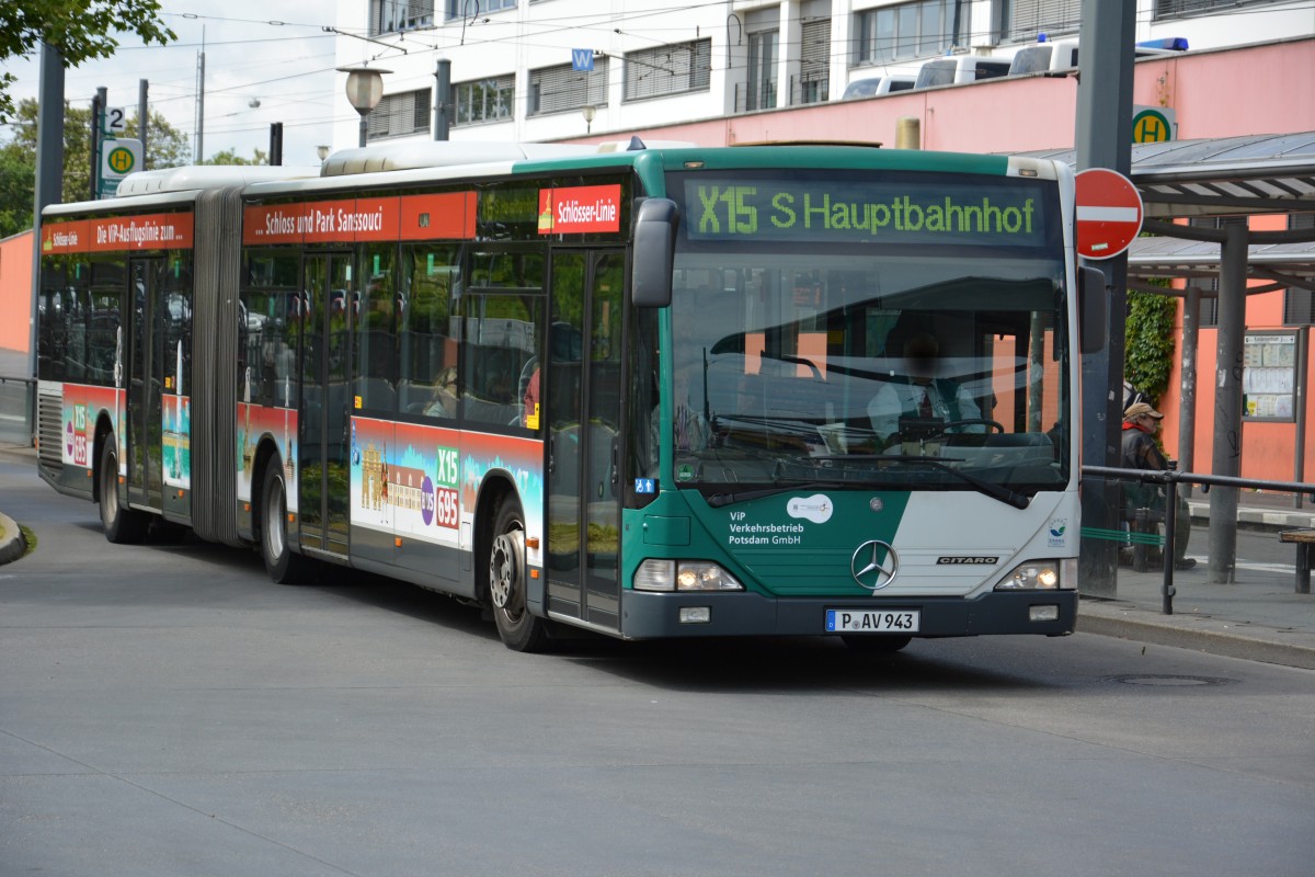 P-AV 943 auf der Linie X15 am Hauptbahnhof in Potsdam. Aufgenommen am 17.05.2014.
