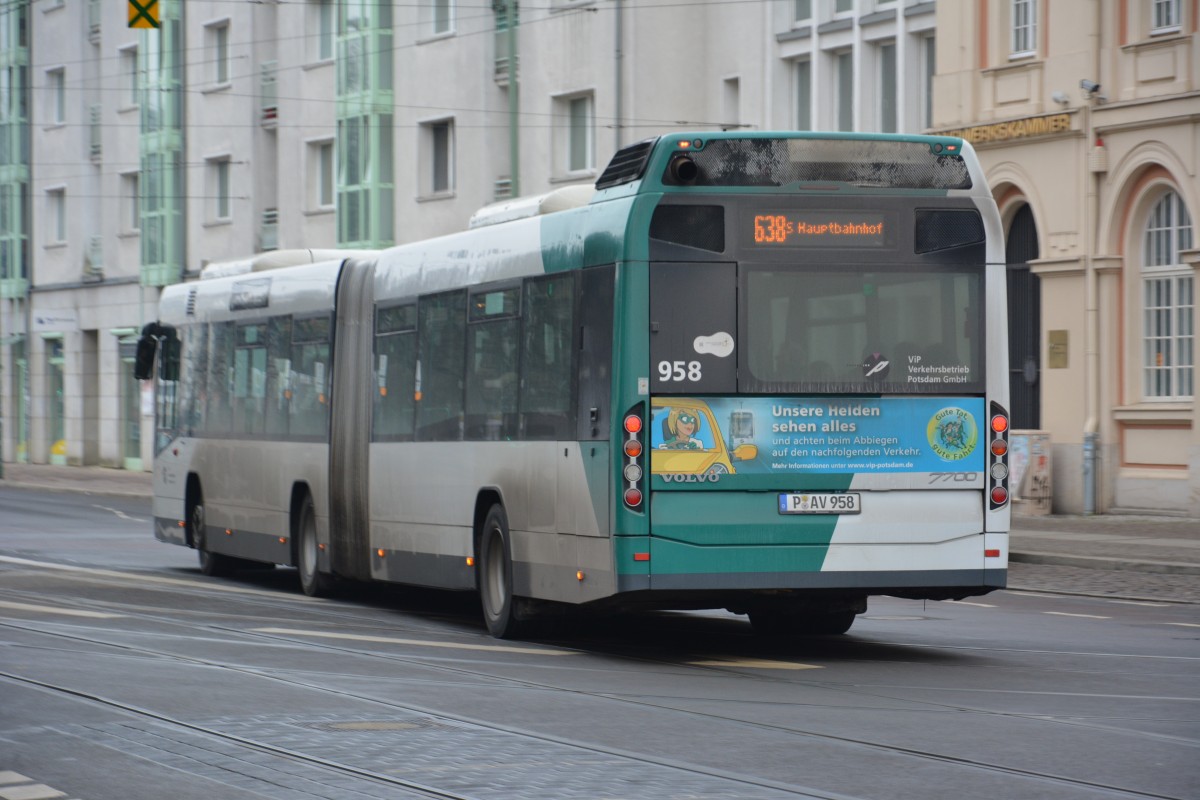 P-AV 958 fährt am 07.02.2015 auf der Linie 638 zum Hauptbahnhof in Potsdam. Aufgenommen wurde ein Volvo 7700 / Potsdam Platz der Einheit.
