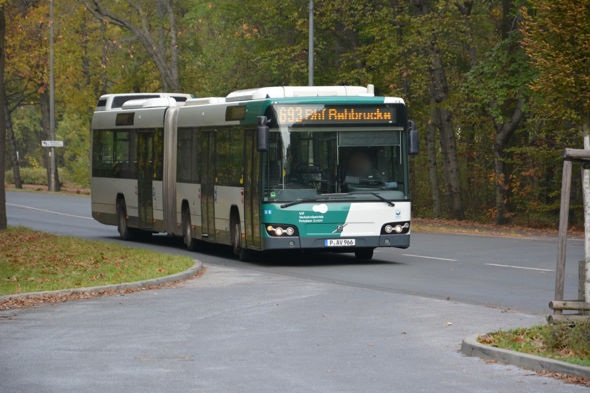 P-AV 966 kommt am 20.10.2014 aus Richtung Küsselstraße und endet nun am Bahnhof Rehbrücke. Aufgenommen wurde ein Volvo 7700.

