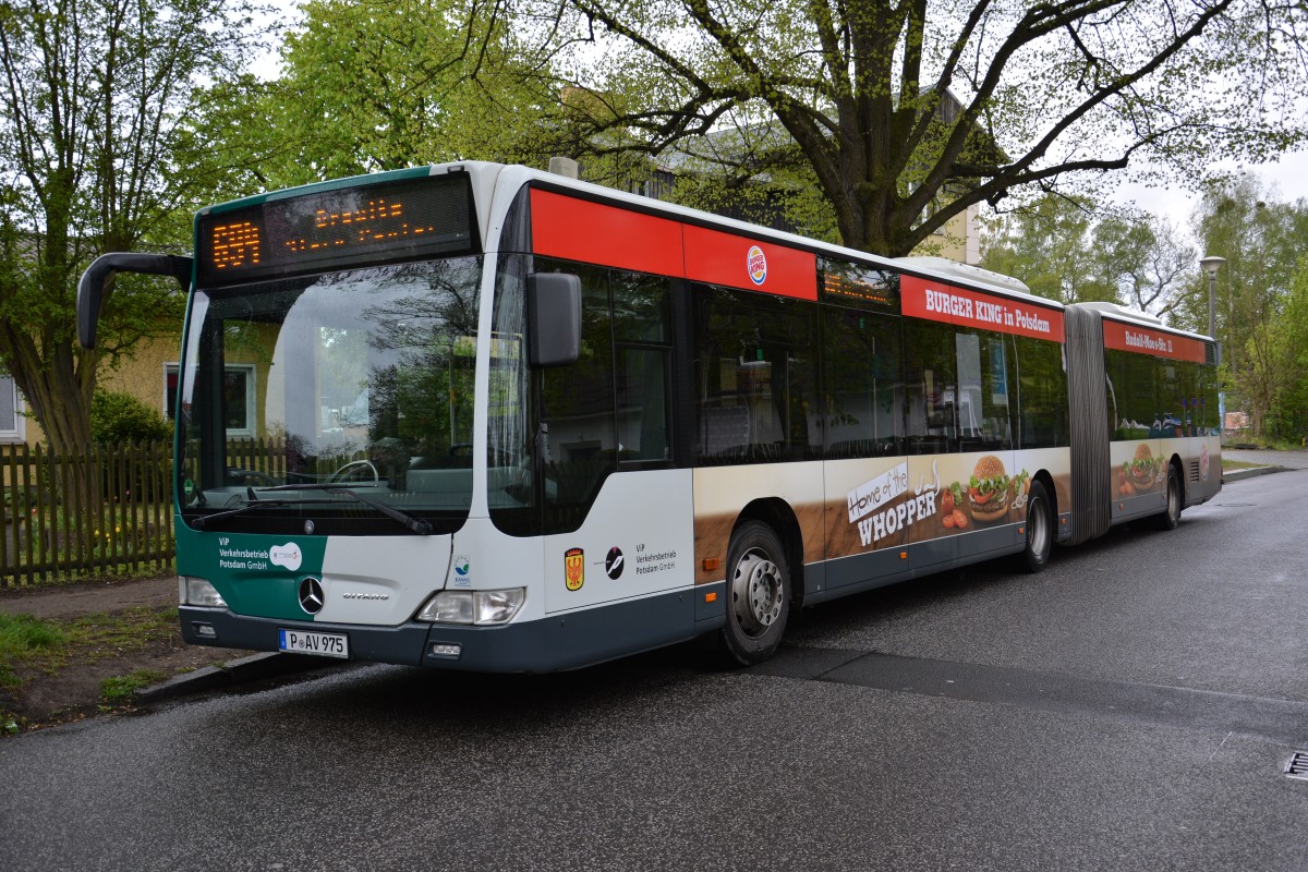 P-AV 975 fährt am 28.04.2015 auf der Linie 694. Aufgenommen wurde ein Mercedes Benz Citaro Facelift / Potsdam Küsselstraße.
