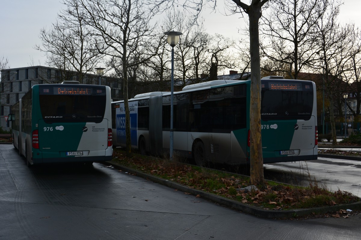 P-AV 976 und P-AV 978 als Betriebsfahrt am Hauptbahnhof in Potsdam abgestellt. Aufgenommen im Sommer 2013.