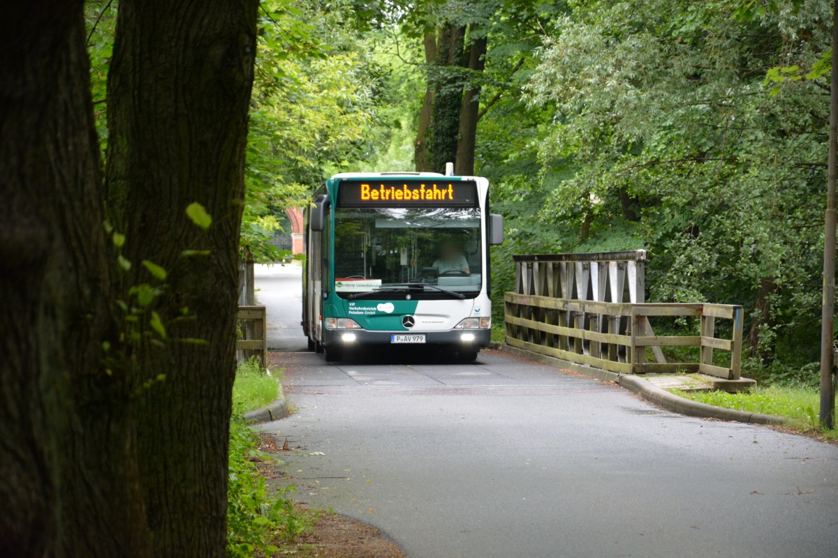 P-AV 979 ist am 11.06.2014 auf Betriebsfahrt zwischen Potsdam HBF und Hermannswerder. 