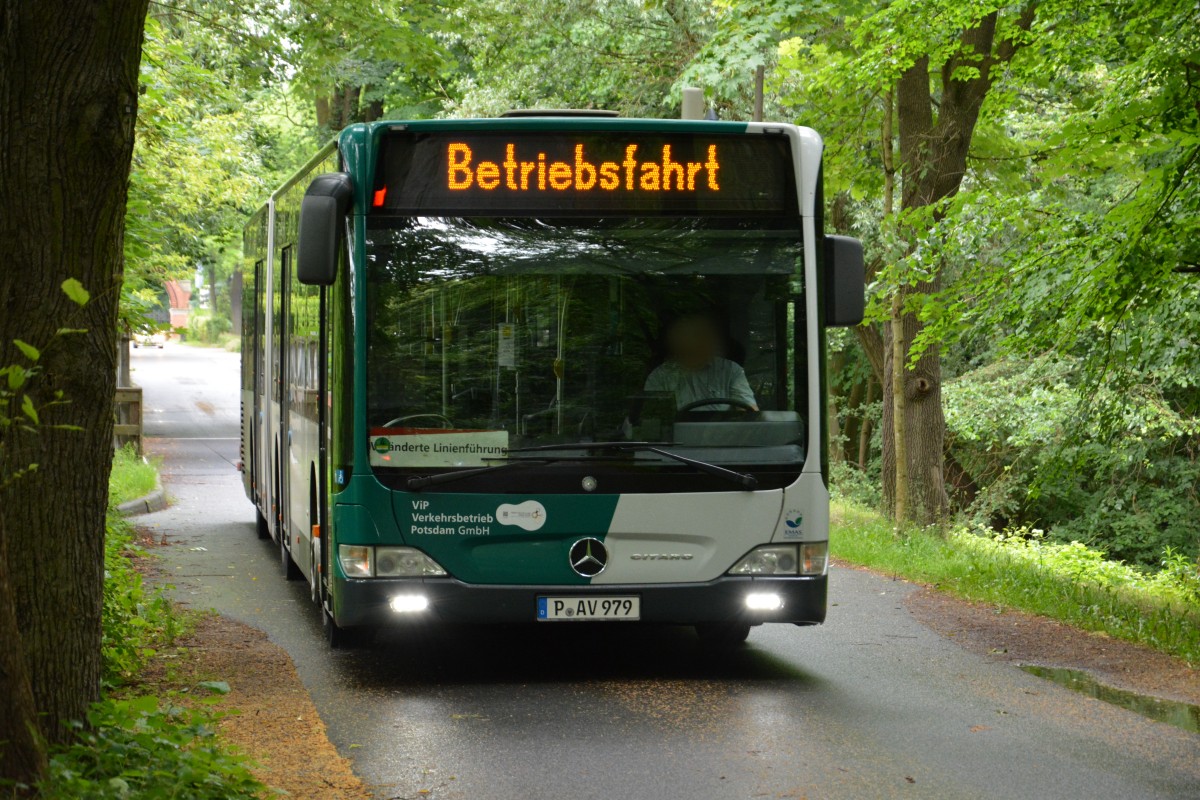 P-AV 979 ist am 11.06.2014 auf Betriebsfahrt zwischen Potsdam HBF und Hermannswerder.