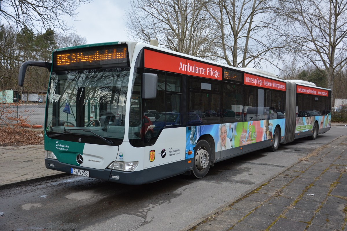 P-AV 983 ist am 04.03.2015 unterwegs auf der Linie 695. Aufgenommen wurde ein Mercedes Benz Citaro Facelift Gelenkbus / Potsdam, Bahnhof Pirschheide.
