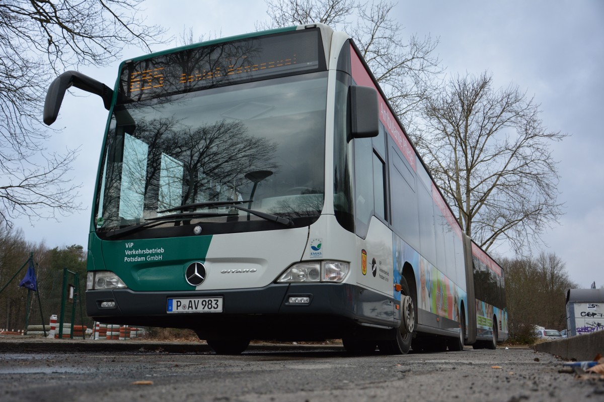 P-AV 983 ist am 04.03.2015 unterwegs auf der Linie 695. Aufgenommen wurde ein Mercedes Benz Citaro Facelift Gelenkbus / Potsdam, Bahnhof Pirschheide.
