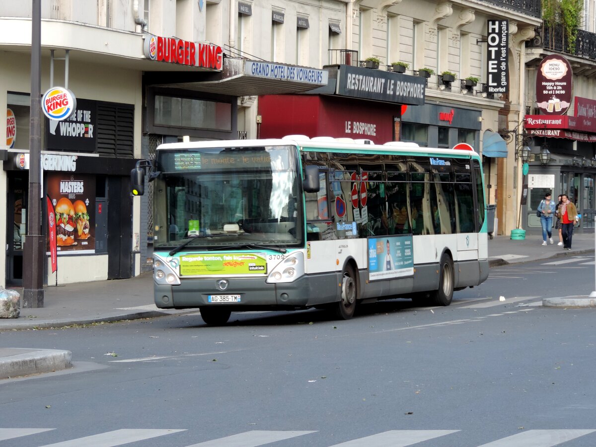 Paris - Gare de l'Est - 22. Mai 2021 : Irisbus Citélis Line, Wagen 3709, auf der Linie 54 im Einsatz.