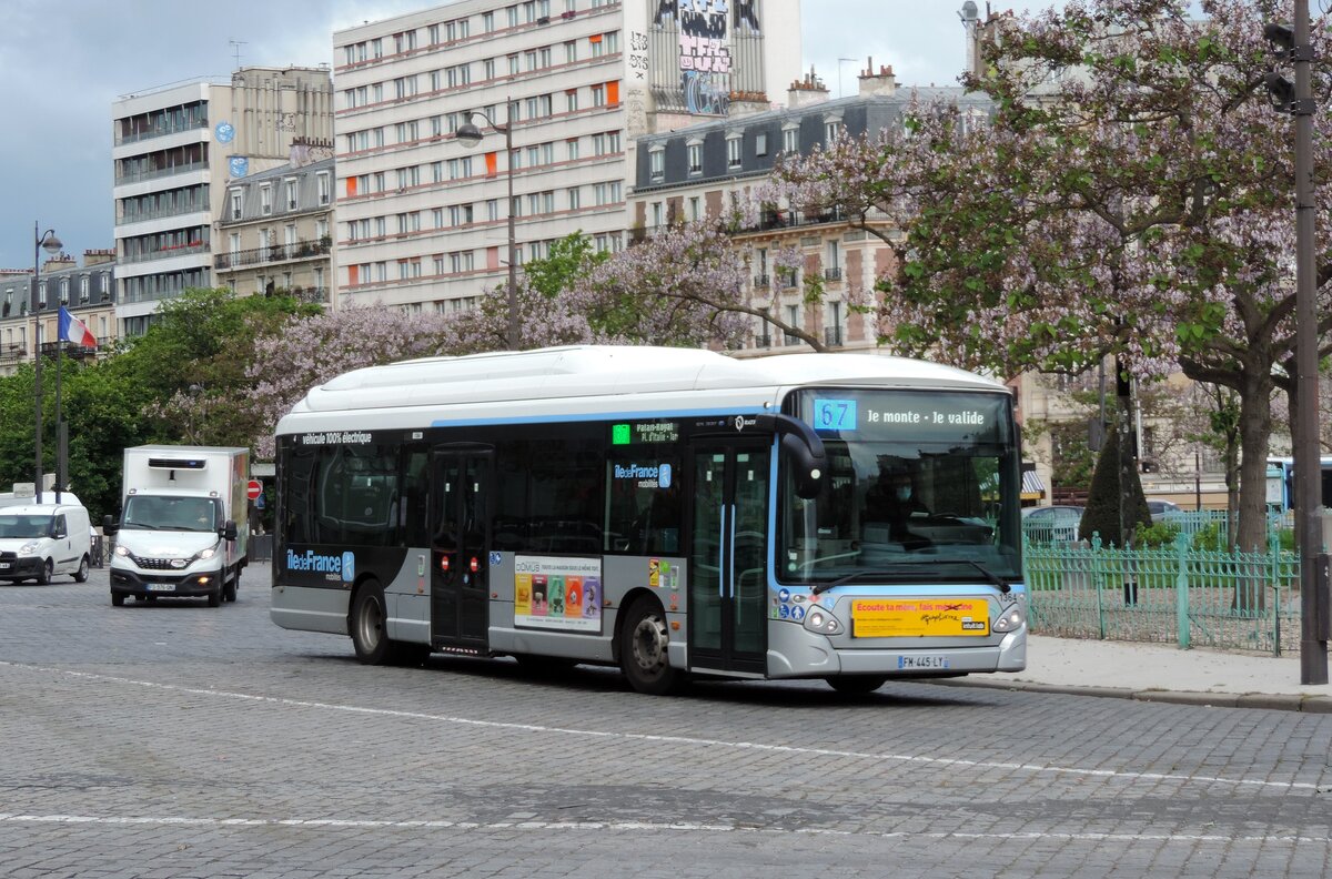 Paris - Place d'Italie - 22. Mai 2021 : Heuliez GX 337 Elektrobus, Wagen 1364, auf der Linie 67 im Einsatz.