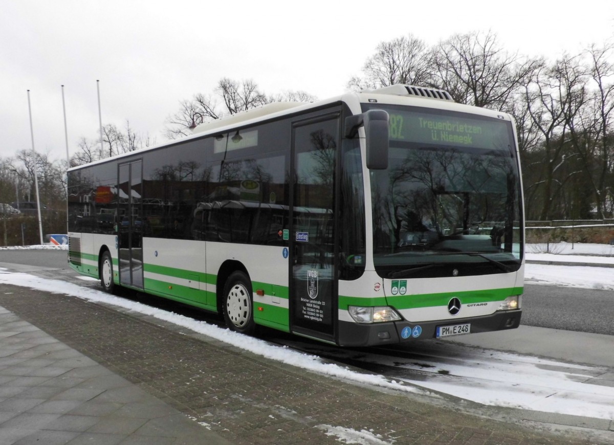 PM-E 248 vom Typ MB O 530 II Ü auf Linie 582 am Bad Belziger Busbahnhof, 3.2.15
