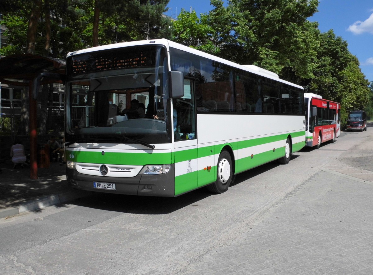 PM-E 251 - MB O 550 II in Niemegk,Schule am 30.06.15