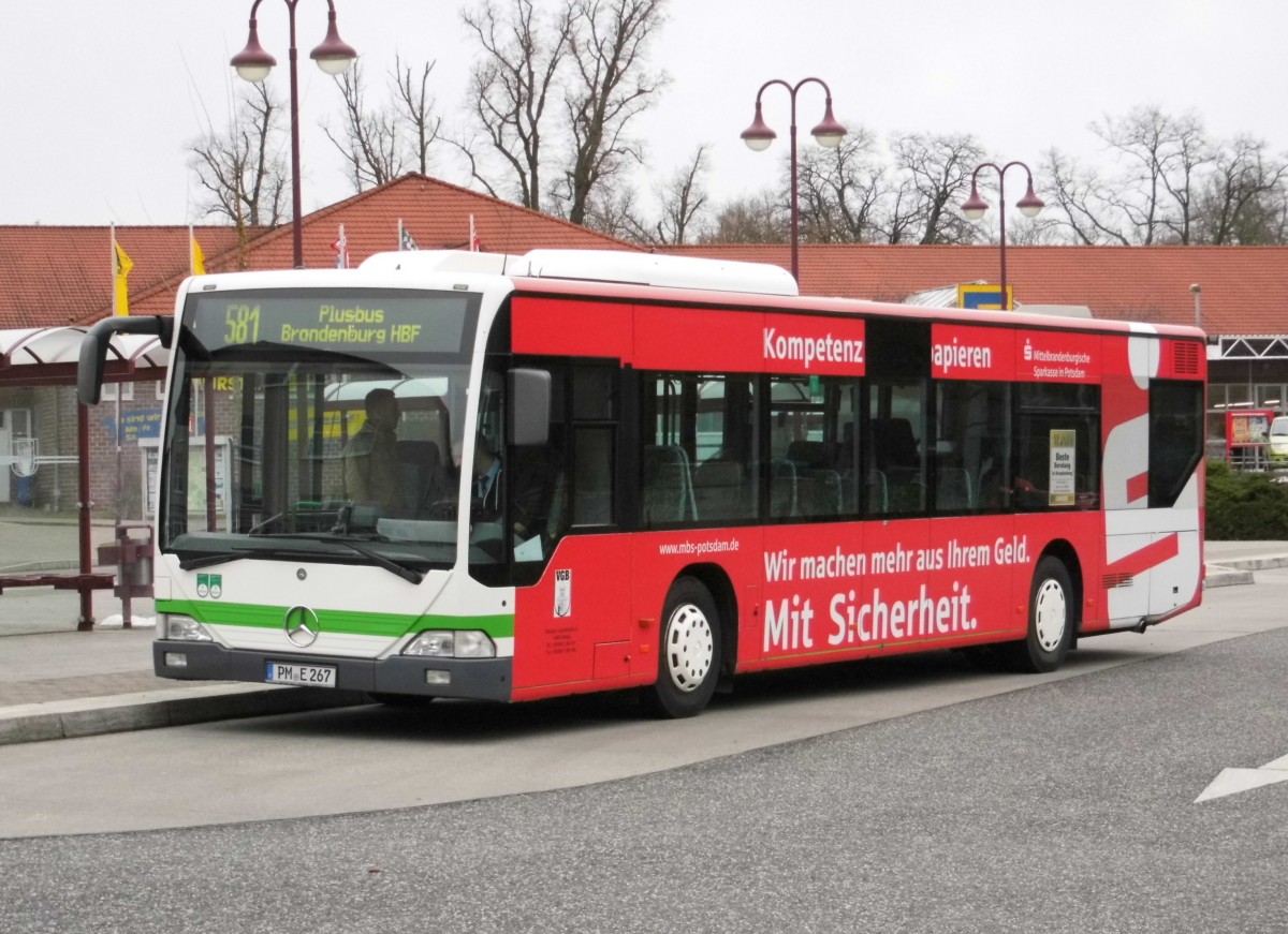 PM-E 267 vom Typ MB O 530 Ü auf PlusBus 581 am Bad Belziger Busbahnhof, 3.1.15 