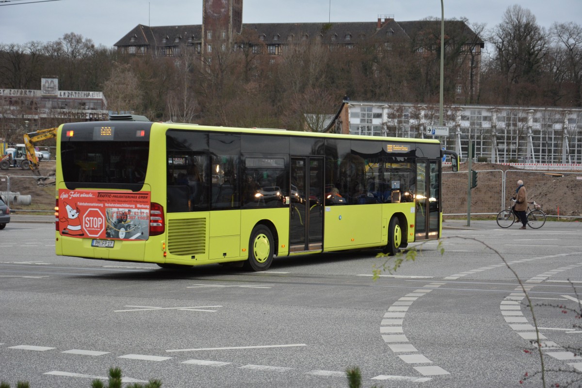 PM-FP 17 (Mercedes Benz Citaro) fährt am 15.12.2014 auf der Linie 608 nach Dobrikow. Aufgenommen, Potsdam Leipziger Dreieck.
