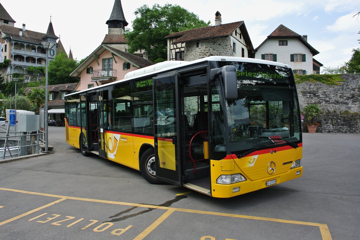 Postauto Citaro I auf der Linie 64 bei der Schiffstation in Spiez, 21.07.2016.