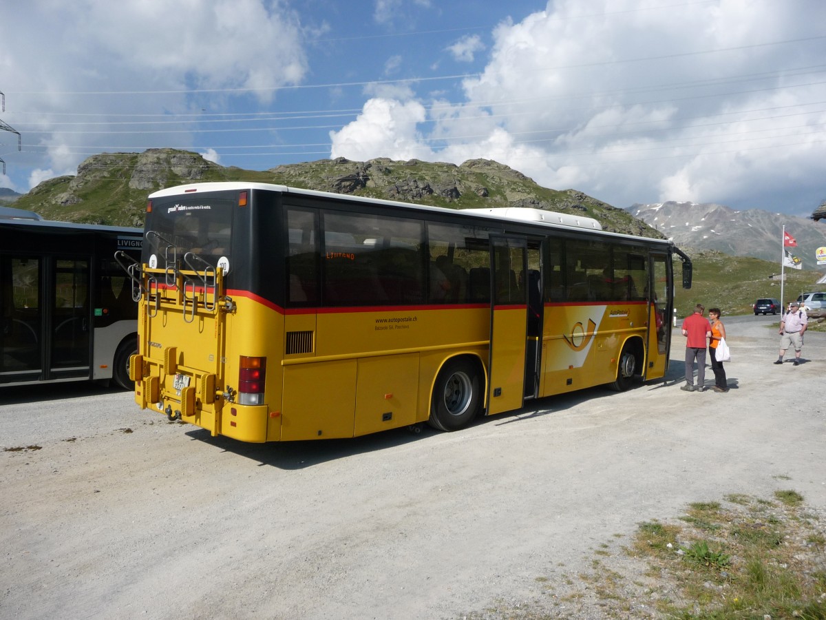 PostAuto Graubünden, 7000 Chur; PU Balzarolo, 7742 Poschiavo: Volvo 8700 (2003) GR 98'974 am 21.Juli 2015 bei 7710 Bernina Ospizio (GR)