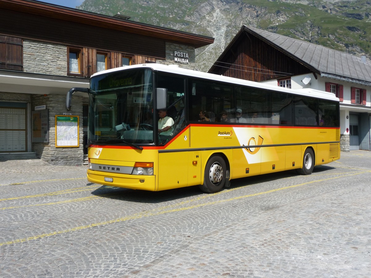 PostAuto Graubünden, 7000 Chur: Setra S 313 UL (2004) GR 102'328, am 22. Juli 2015 bei 7516 Maloja Posta (GR) 