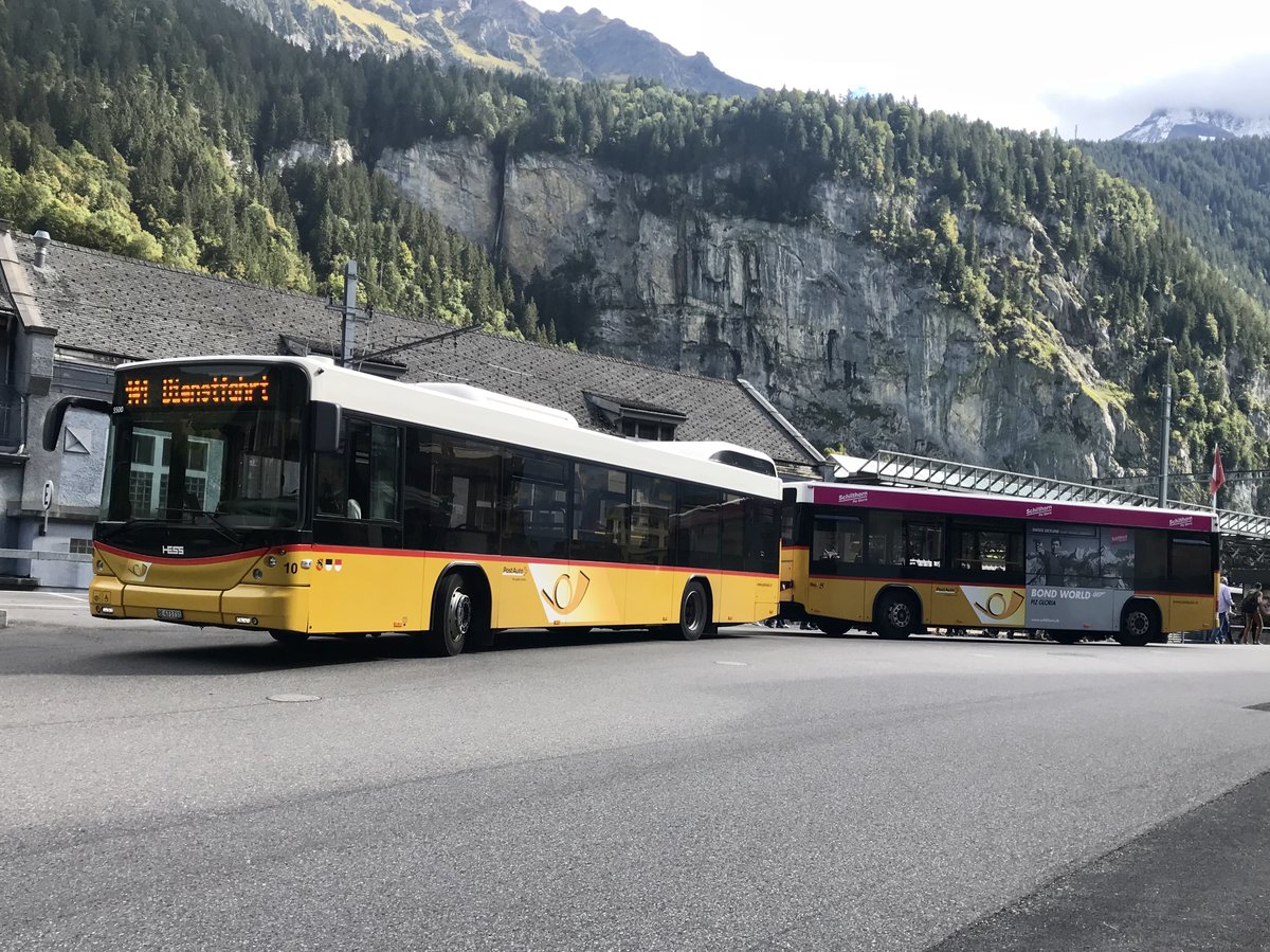 PostAuto HESS Buszug mit dem Zugfahrzeug aus der Region Laupen, das in Lauterbrunnen aushilft, am 23.9.18 bei der Endstation Lauterbrunnen Bahnhof.