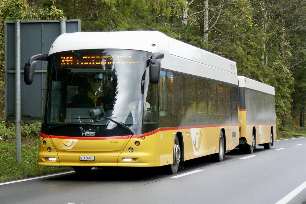 PostAuto Hess Buszug 'SG 426 001'  Säntis  aus Nesslau, als Bahnersatz von Interlaken Ost nach Lauterbrunnen und weiter auf Linie 141 bis zur Schilthornbahn, am 2.11.19 bei der Abzweigung Zweilütschinen.