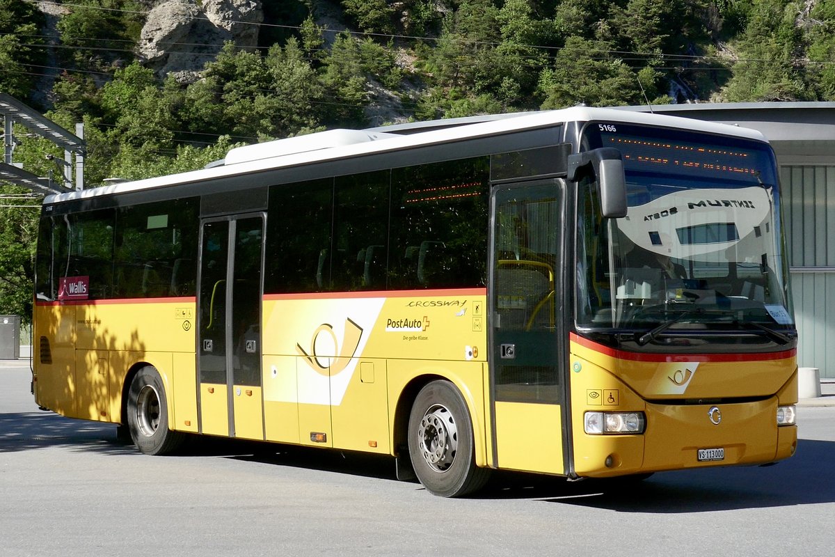 PostAuto Irisbus Crossway 10.6m 'VS 113 000' vom PU BUS-trans Visp GmbH der am 16.6.19 nach Erschmatt abfährt um einen TPV abzuholen.