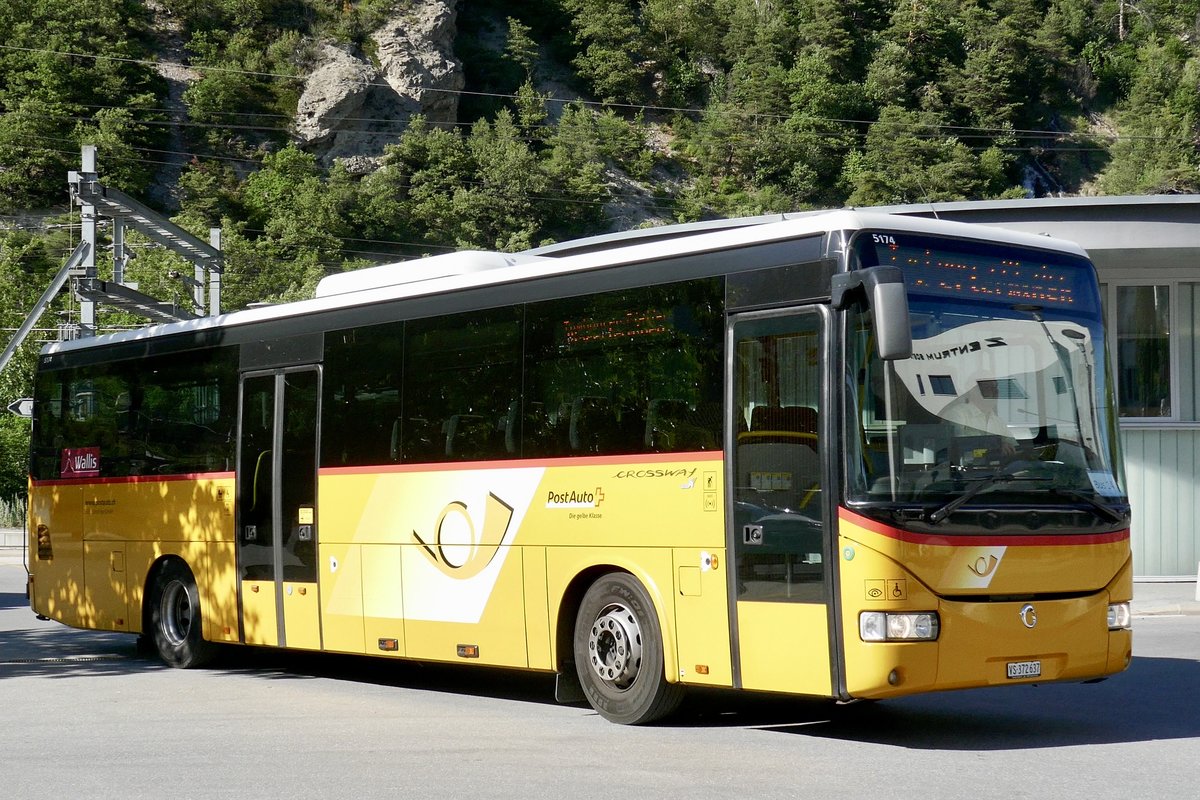 PostAuto Irisbus Crossway 12m 'VS 372 637' vom PU BUS-trans Visp GmbH der am 16.6.19 nach Erschmatt unterwegs ist um einen TPV abzuholen.