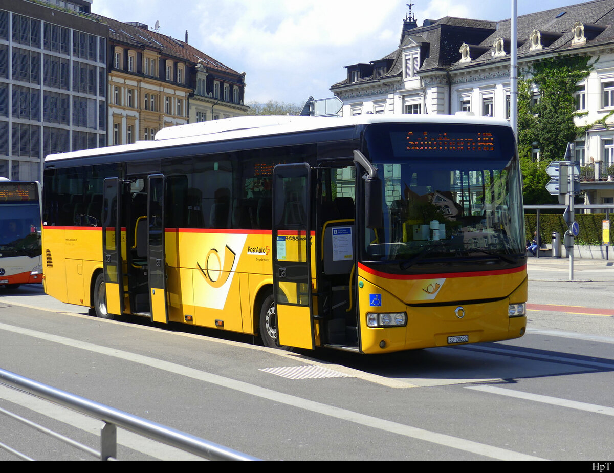 Postauto - Irisbus Crossway  SO  20031 vor dem Hauptbahnhof in Solothurn am 01.05.2022