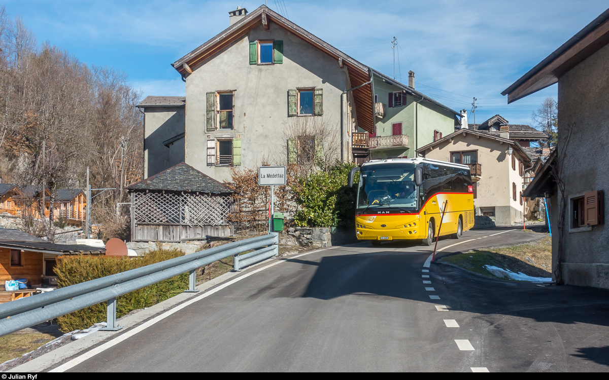 Postauto MAN Beulas VS 1109 am 30. Januar 2018 bei der Ortsdurchfahrt La Médettaz.