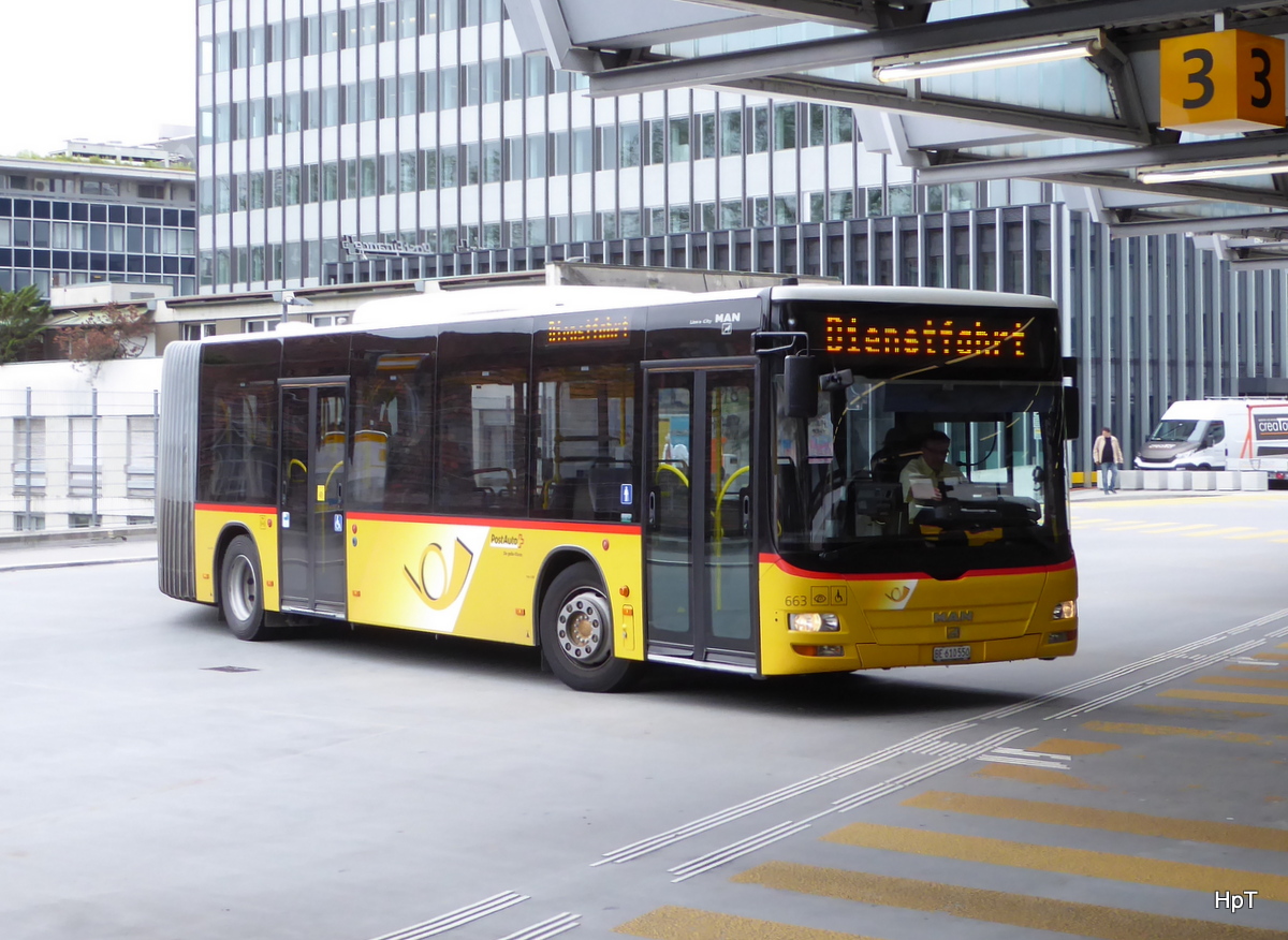 Postauto - MAN Lion`s City BE 610550 unterwegs auf Dienstfahrt bei den Postautohaltestellen auf dem Dach des Bahnhofs Bern am 21.06.2016